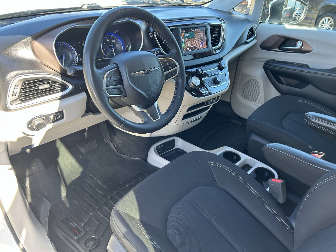 Used 2023 Chrysler Voyager LX FWD image 18
