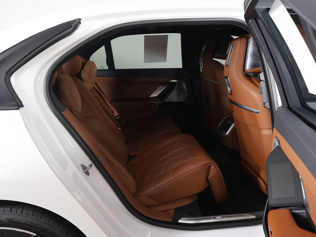 Used 2023 BMW 760i xDrive AWD/4WD image 36