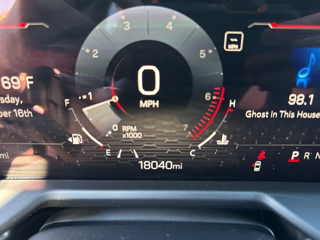 Used 2025 GMC Acadia Elevation FWD image 25