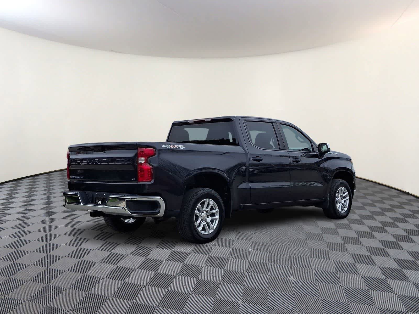 Used 2023 Chevrolet Silverado 1500 LT AWD/4WD image 5
