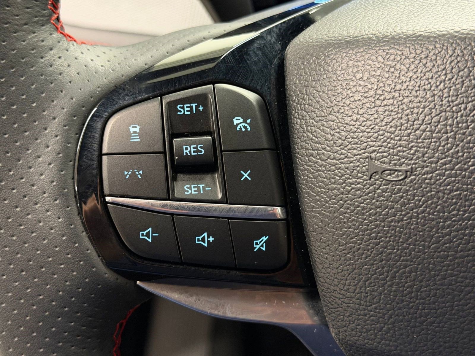 Used 2025 Ford Explorer ST-Line w/ ST-Line Street Pack image 13