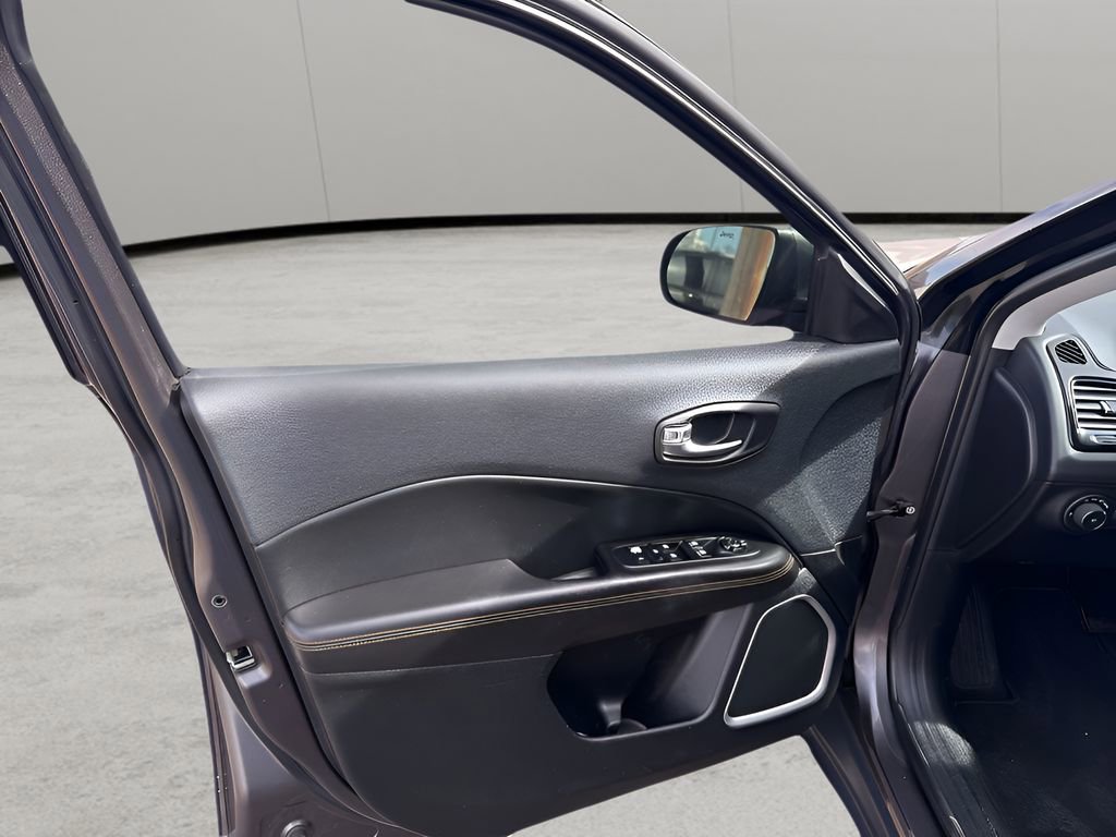 Used 2019 Jeep Compass Limited image 15