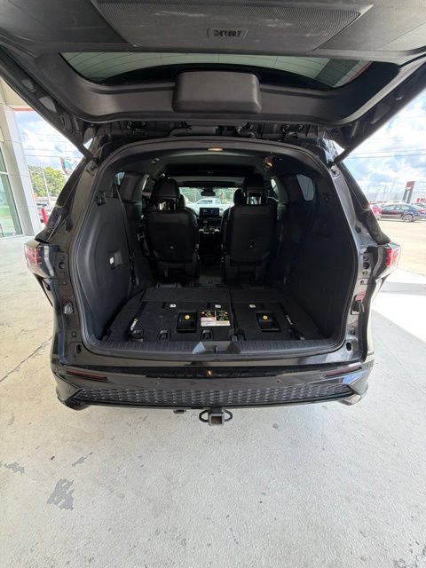 Used 2025 Toyota Sienna XSE w/ XSE Premium Package AWD/4WD image 29