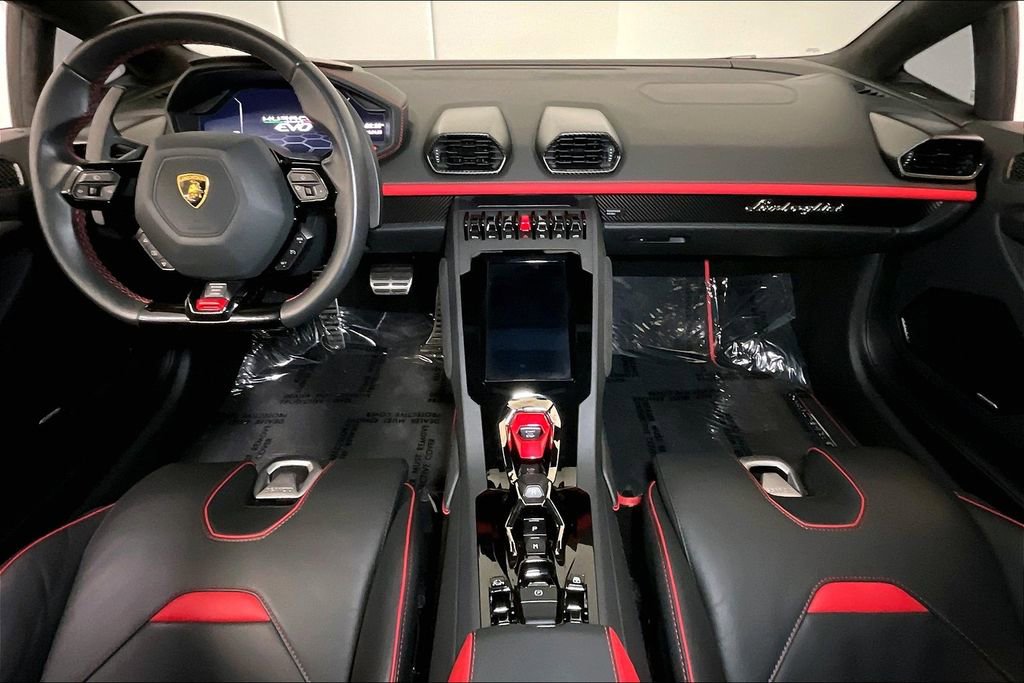 Used 2022 Lamborghini Huracan EVO image 22