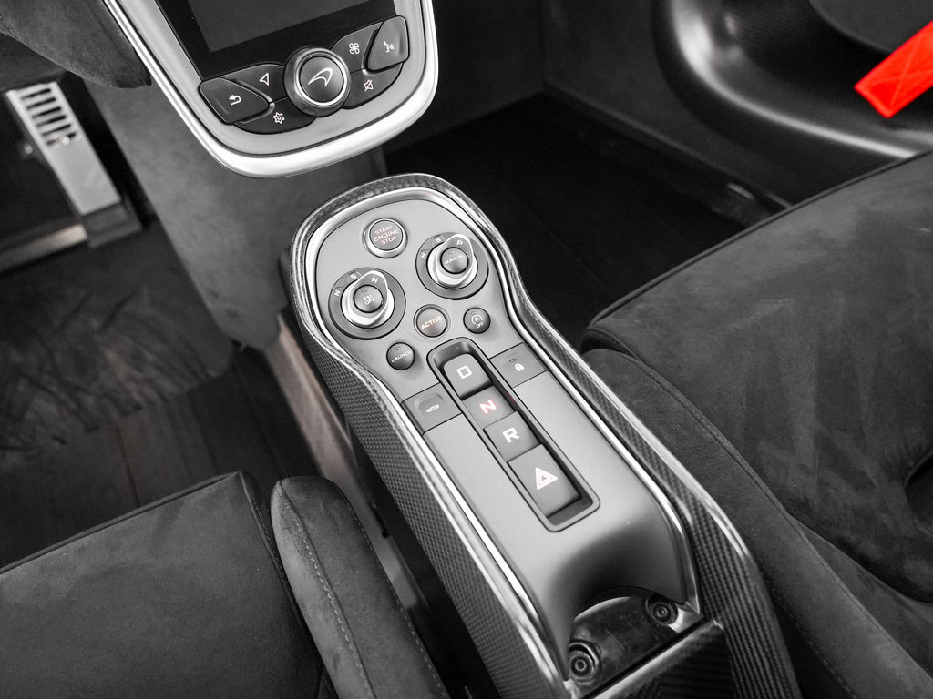 Used 2020 McLaren 620R RWD image 8
