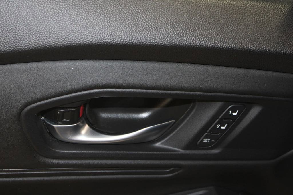 Used 2025 Honda Accord EX-L image 8