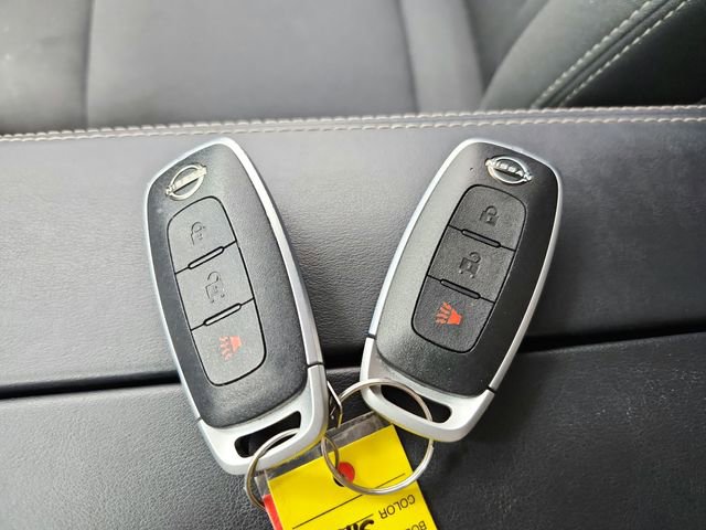 Used 2025 Nissan Rogue S image 32