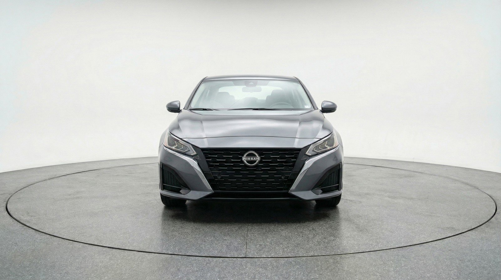 Used 2025 Nissan Altima 2.5 SV image 2