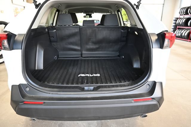 Used 2022 Toyota RAV4 LE AWD/4WD image 29