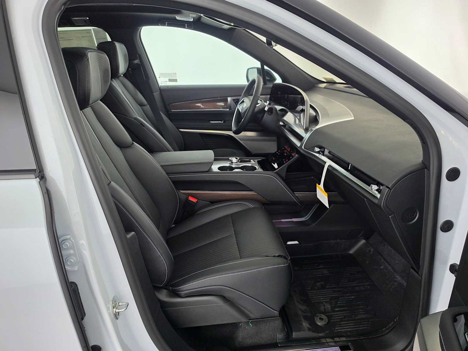New 2027 Cadillac Vistiq Sport w/ LPO, Floor Liner Package AWD/4WD image 10