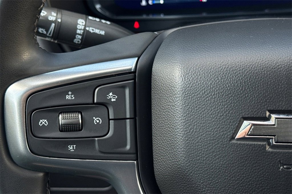 Used 2023 Chevrolet Suburban Z71 image 30