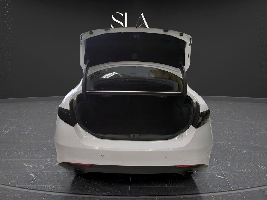 Used 2022 Alfa Romeo Giulia Ti image 8