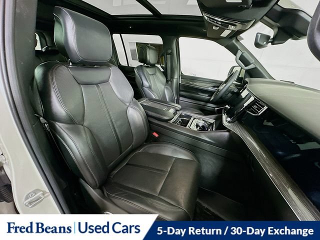 Used 2022 Jeep Wagoneer Series III w/ Premium Group I AWD/4WD image 37