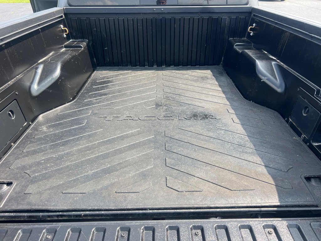 Used 2017 Toyota Tacoma 4x4 Double Cab image 22