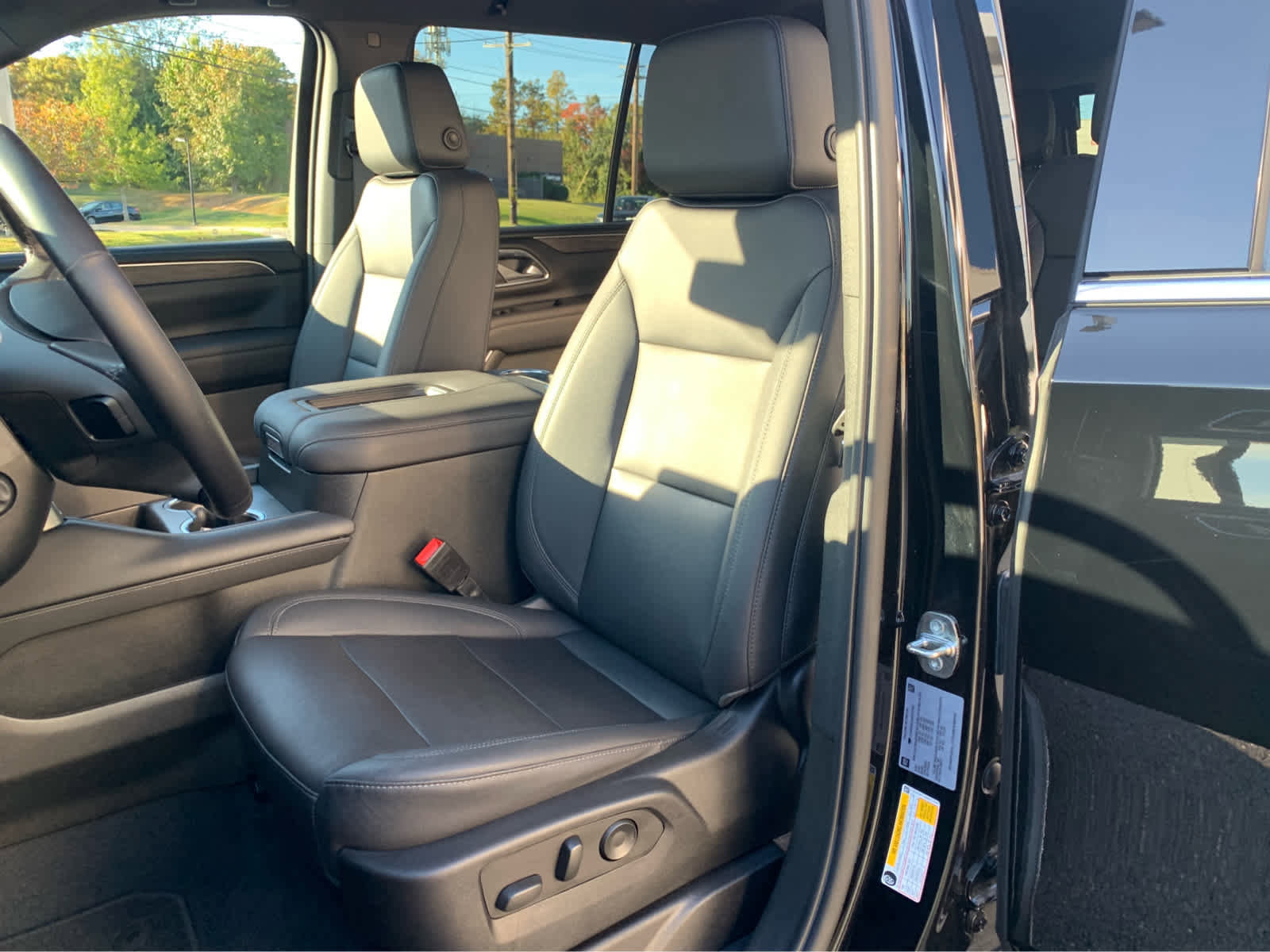 Used 2022 Chevrolet Tahoe LT w/ Luxury Package image 13