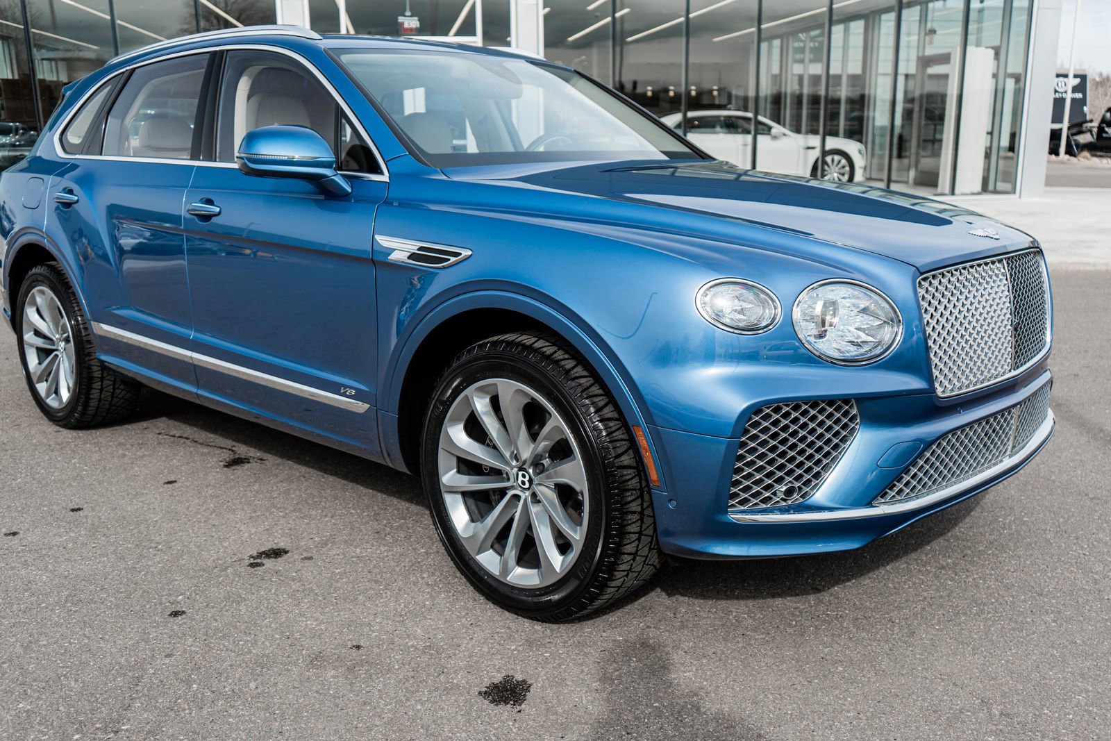 Used 2022 Bentley Bentayga image 19