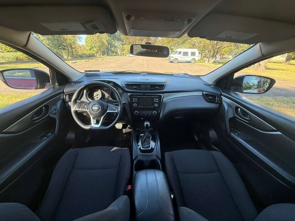 Used 2018 Nissan Rogue Sport S image 10
