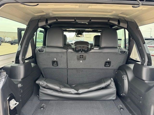 New 2026 Jeep Wrangler Unlimited Rubicon AWD/4WD image 32