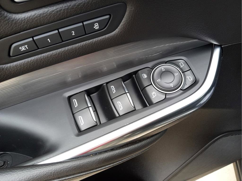 Used 2025 Cadillac XT4 Premium Luxury image 28