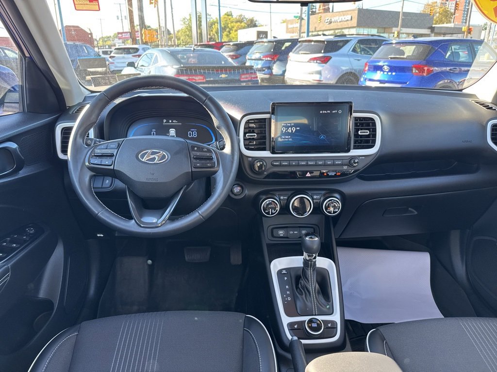 Used 2023 Hyundai Venue Limited image 16