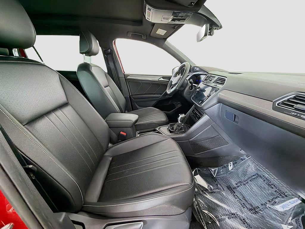 Used 2024 Volkswagen Tiguan SE R-Line image 23