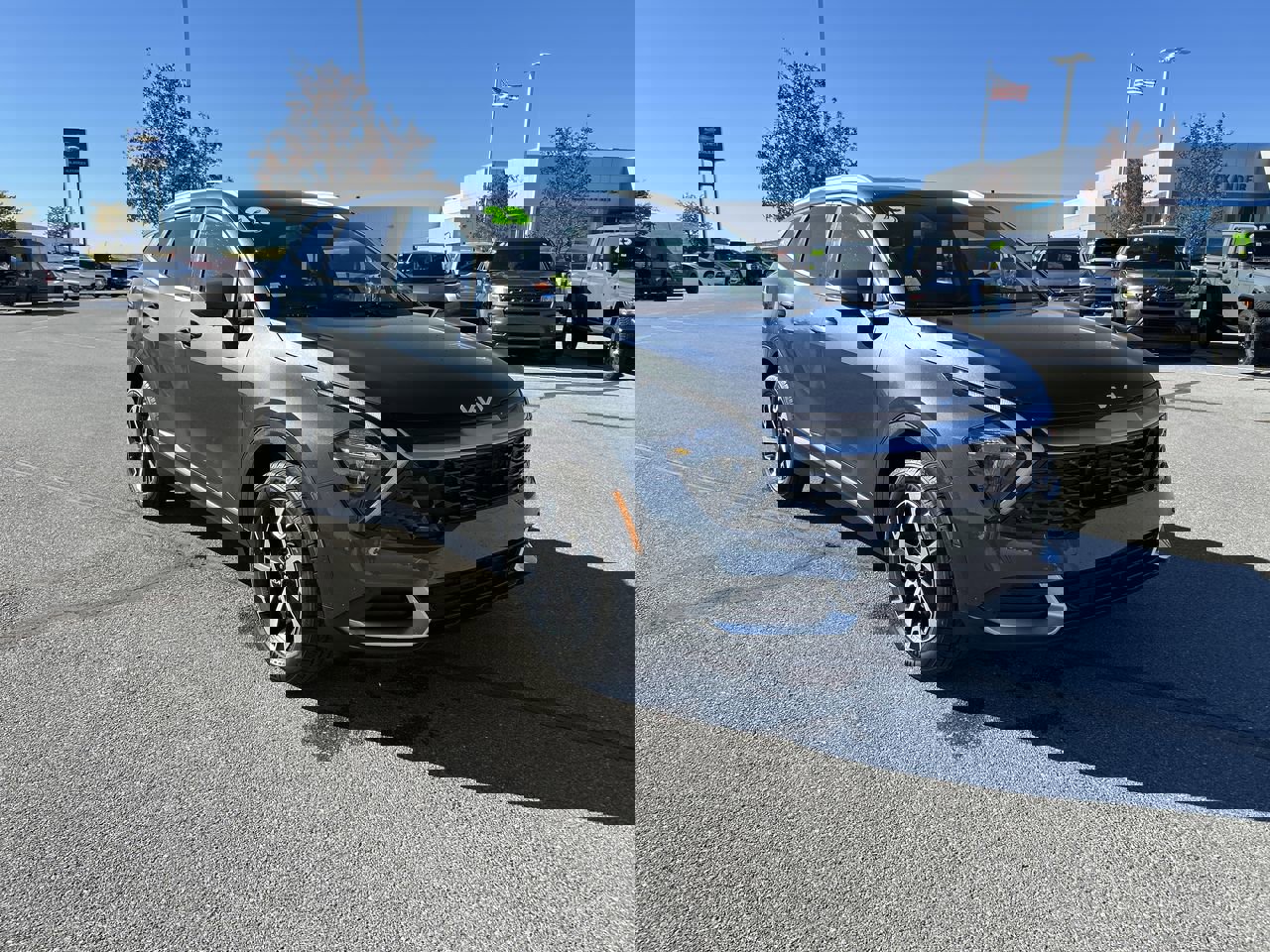 Used 2023 Kia Sportage EX image 1