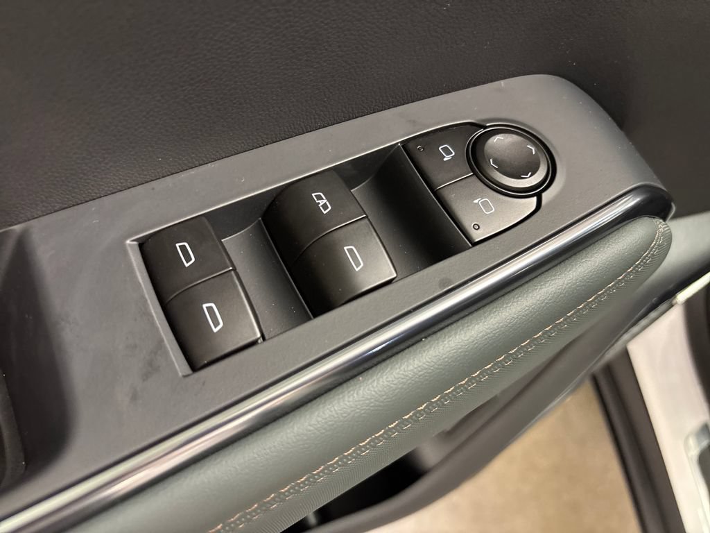 New 2026 GMC Acadia AT4 w/ LPO, Floor Liner Package AWD/4WD image 22