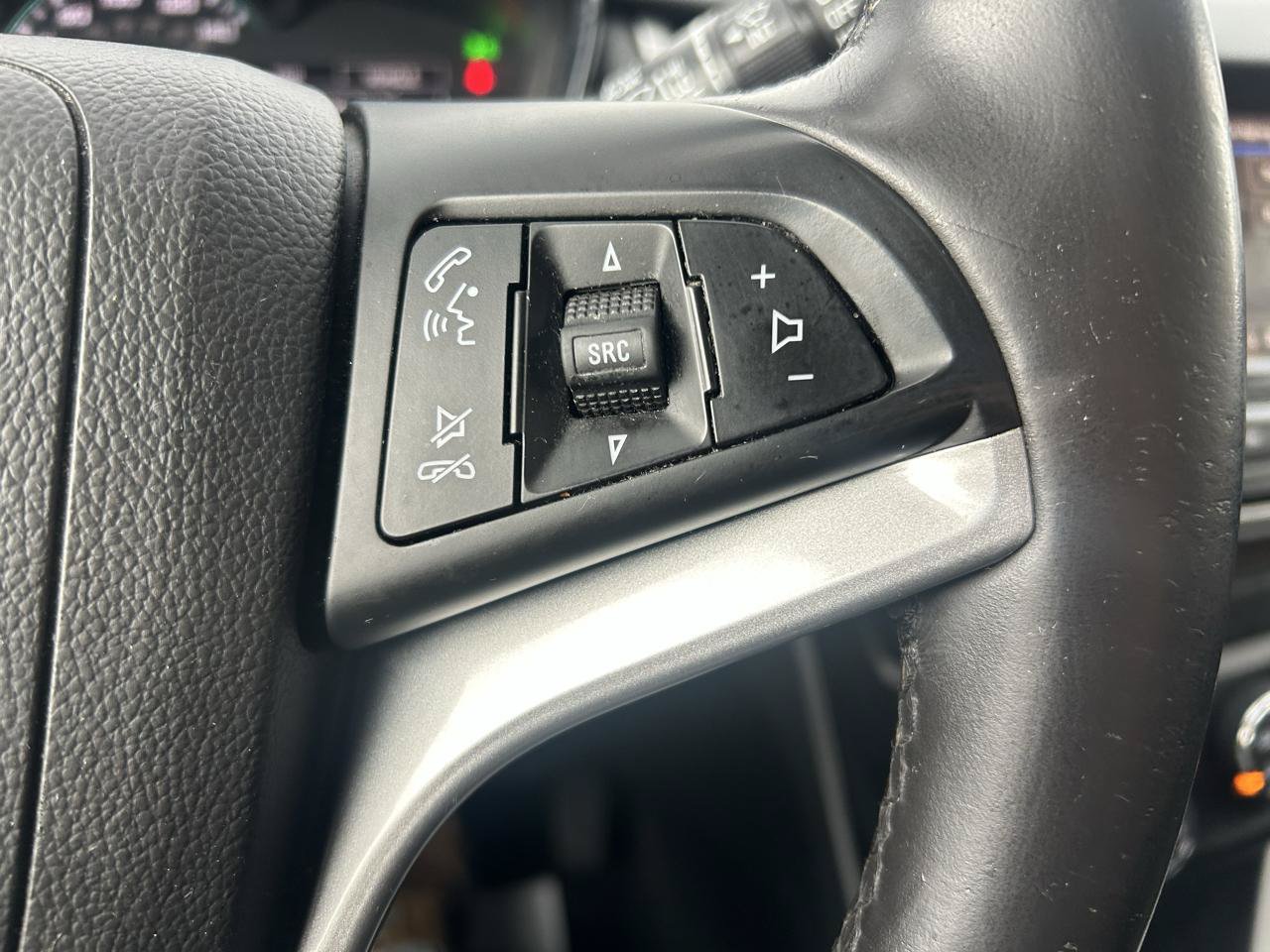 Used 2018 Chevrolet Trax LT w/ LT Convenience Package FWD image 19