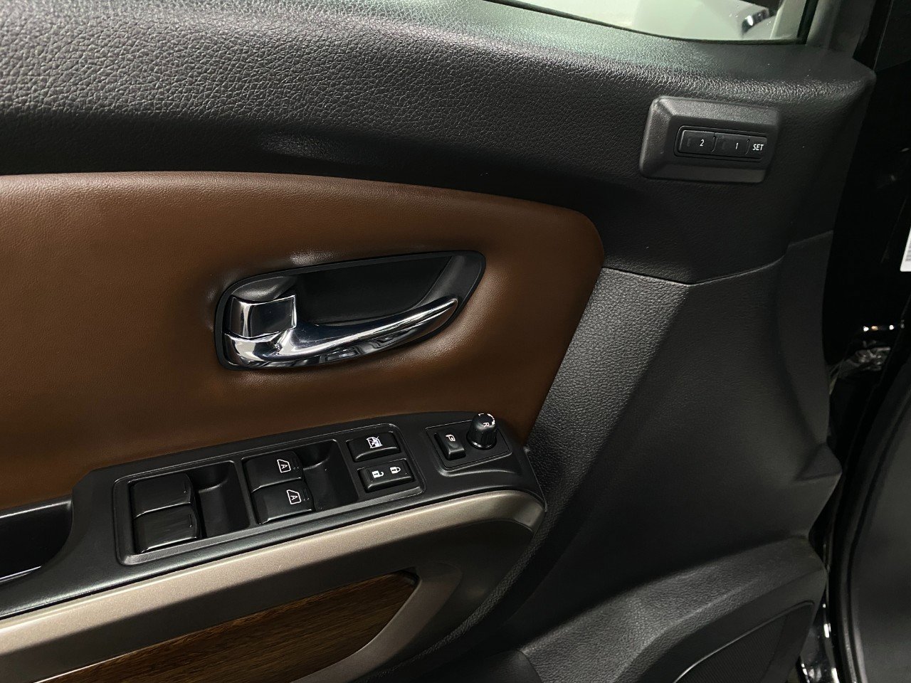 Used 2021 Nissan Titan Platinum Reserve w/ Moonroof Package image 35