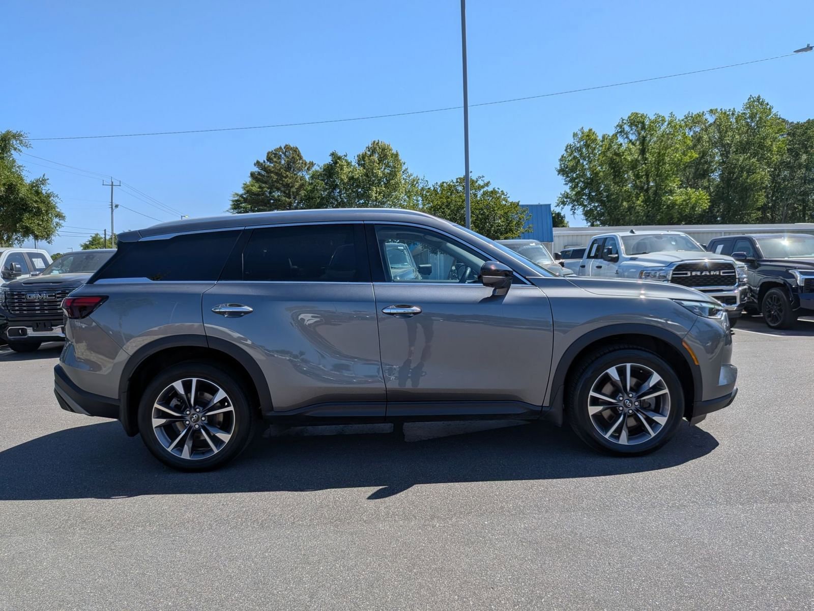 Used 2023 INFINITI QX60 Luxe image 2