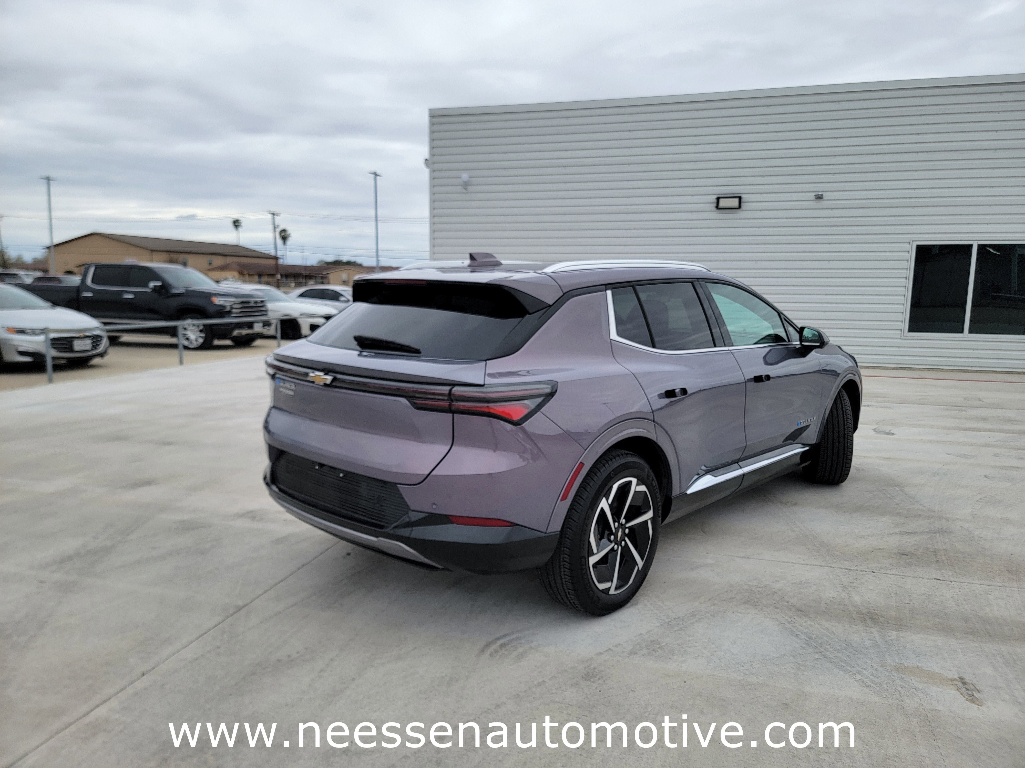 Used 2025 Chevrolet Equinox EV LT w/ Convenience Package image 7