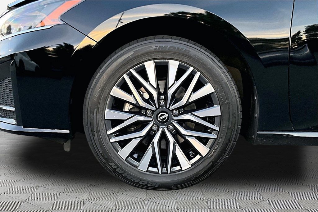 Used 2025 Nissan Altima 2.5 SV AWD/4WD image 21