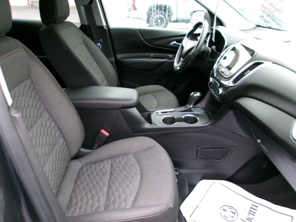 Used 2018 Chevrolet Equinox LT w/ Sun & Infotainment Package image 16