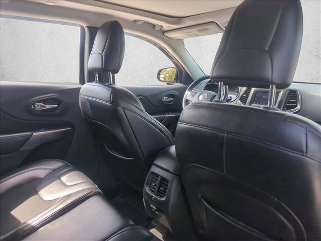 Used 2019 Jeep Cherokee Latitude Plus w/ Comfort/Convenience Group image 18