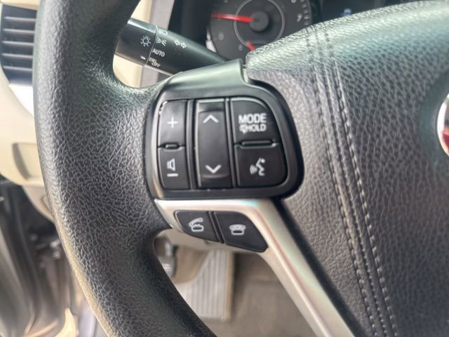 Used 2015 Toyota Sienna LE FWD image 40