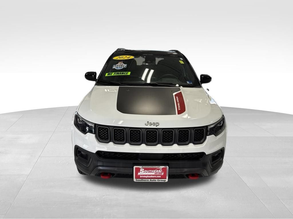 Used 2024 Jeep Compass Trailhawk w/ Trailhawk Elite Group AWD/4WD image 13