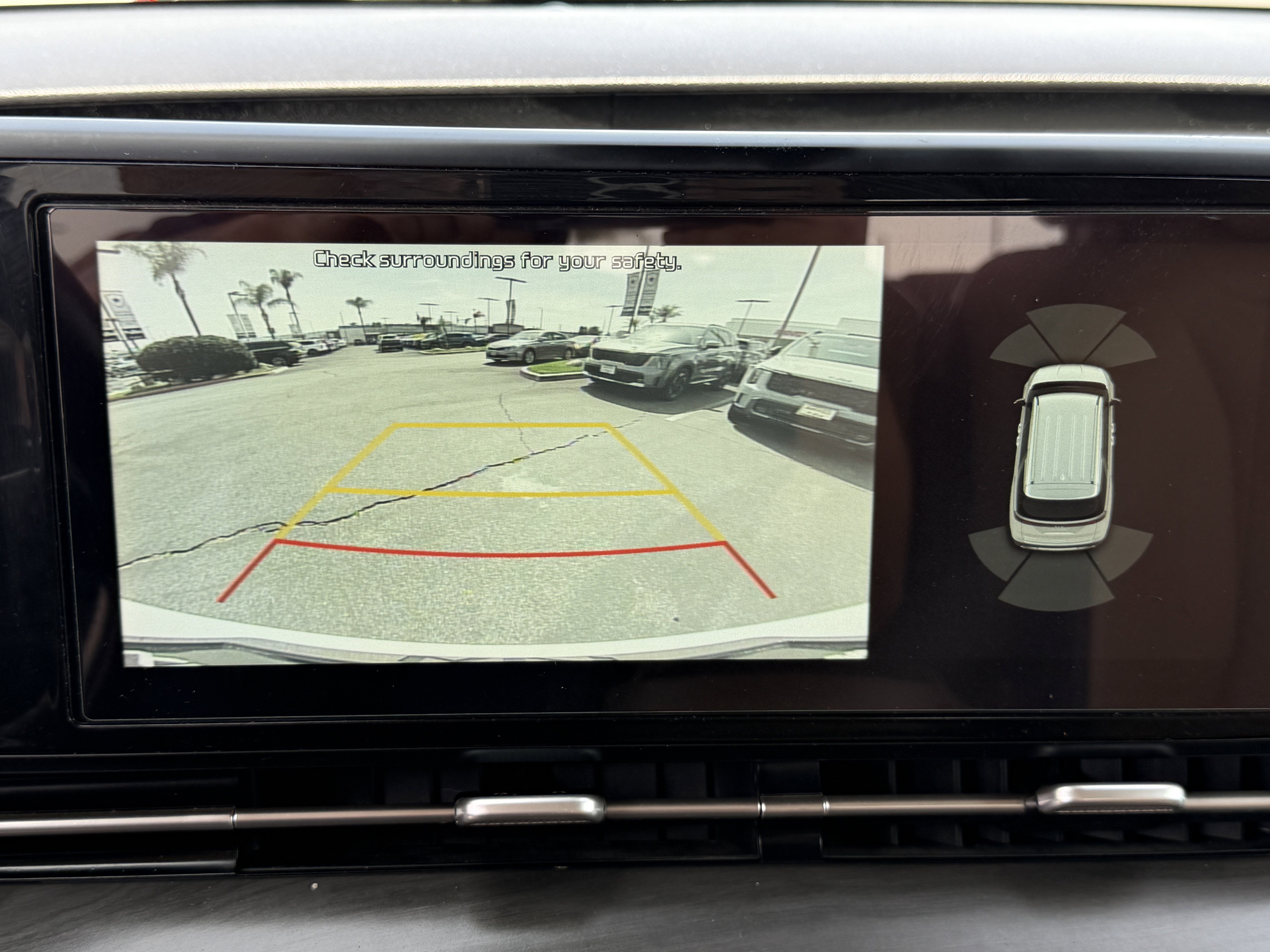 Used 2022 Kia Carnival EX image 24
