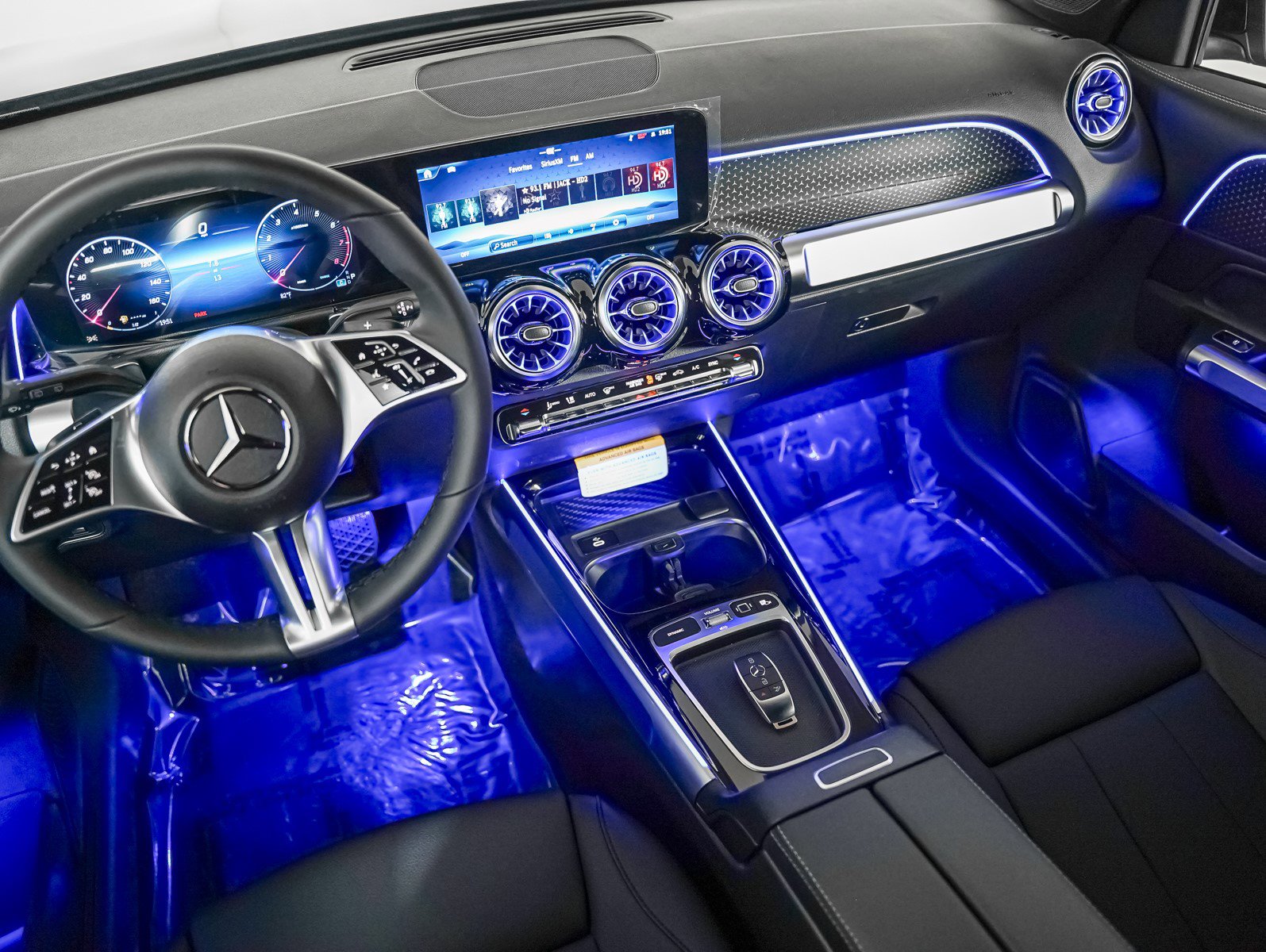 New 2025 Mercedes-Benz GLB 250 4MATIC image 17