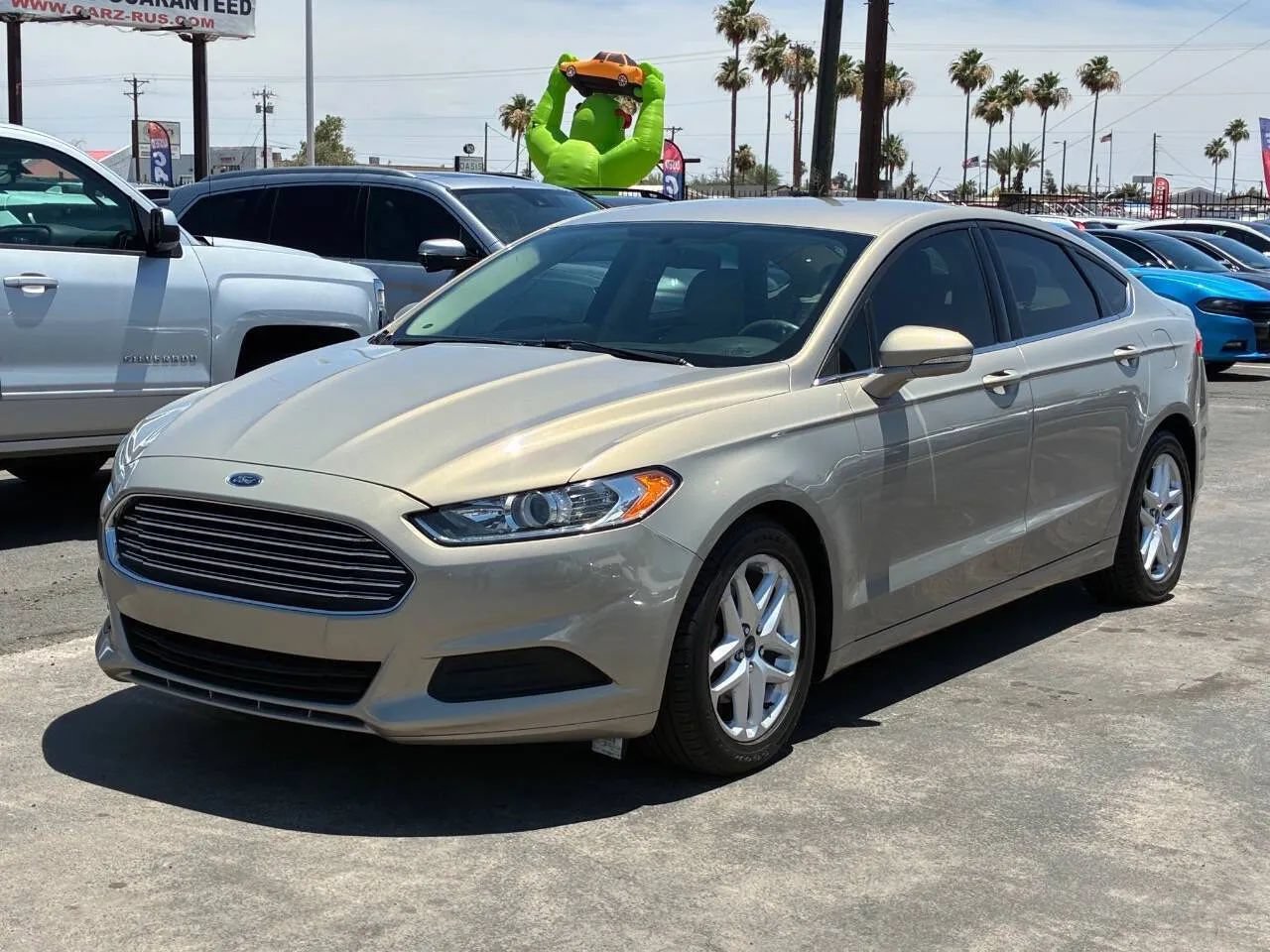 Used 2015 Ford Fusion SE FWD image 2