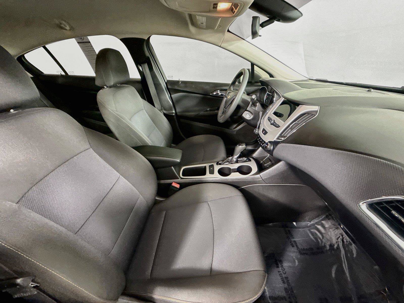 Used 2018 Chevrolet Cruze LS FWD image 33