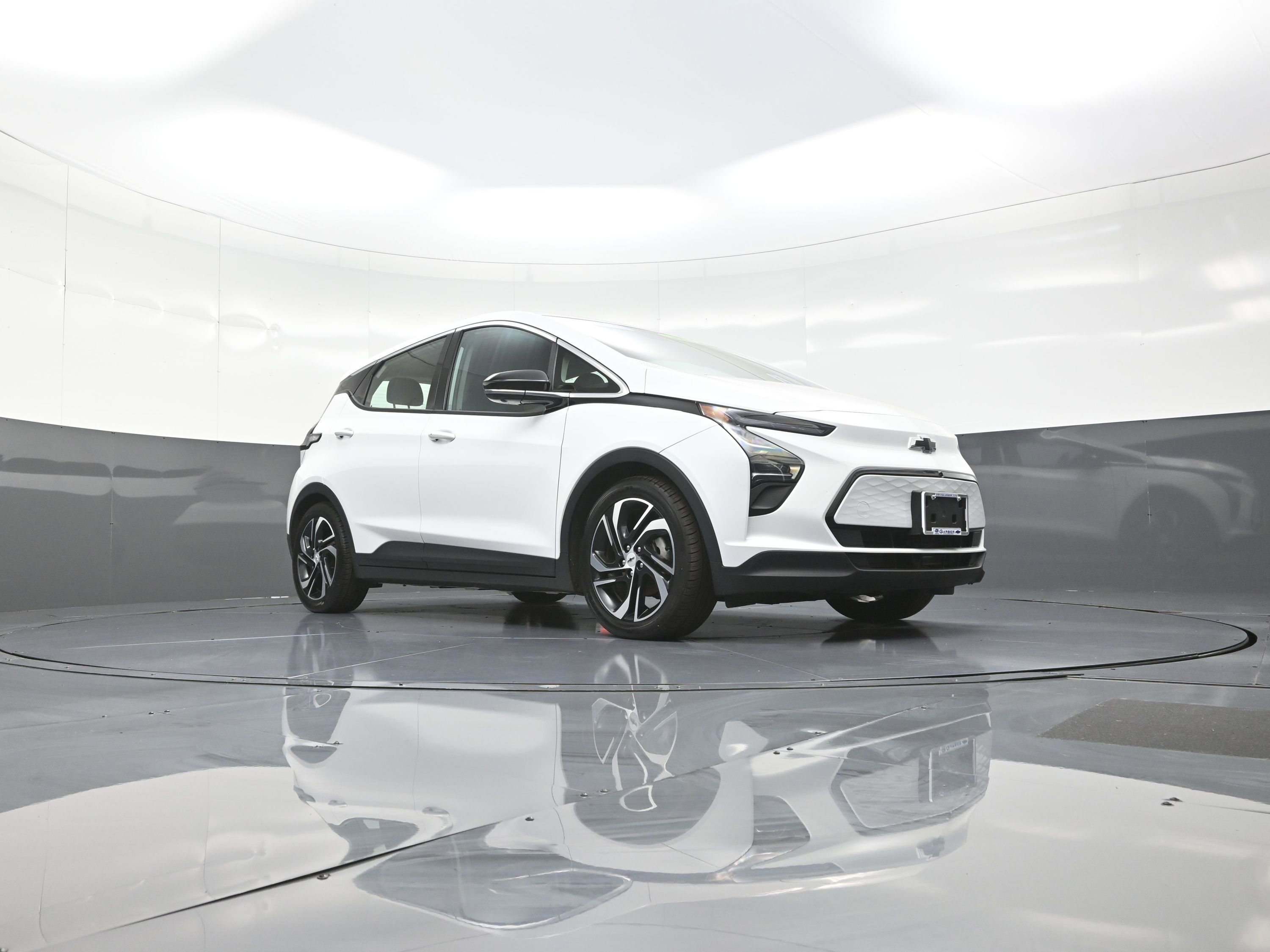 Used 2023 Chevrolet Bolt LT w/ Infotainment Package image 9