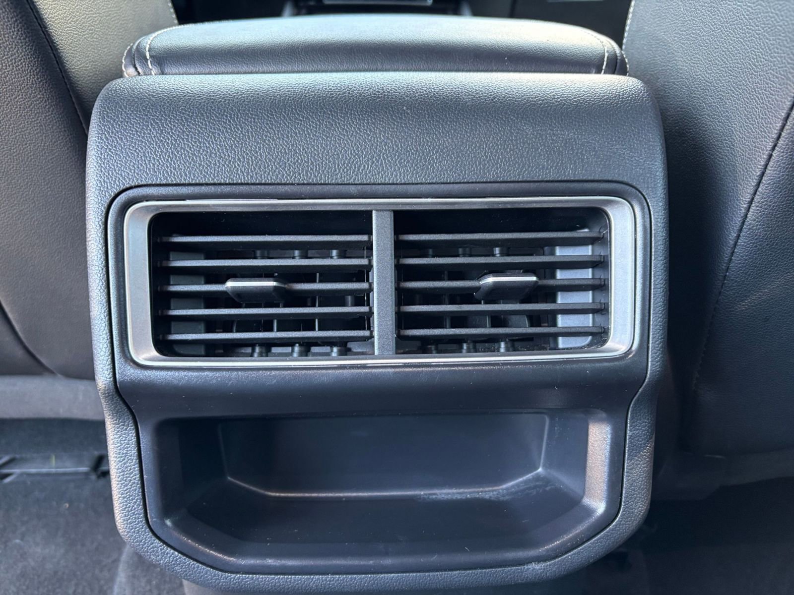 Used 2025 Volkswagen Atlas Cross Sport SE image 25