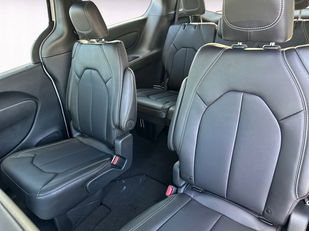 New 2026 Chrysler Pacifica Select image 13