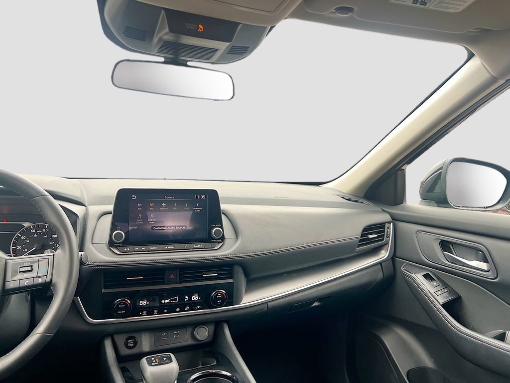 Used 2025 Nissan Rogue SV image 23