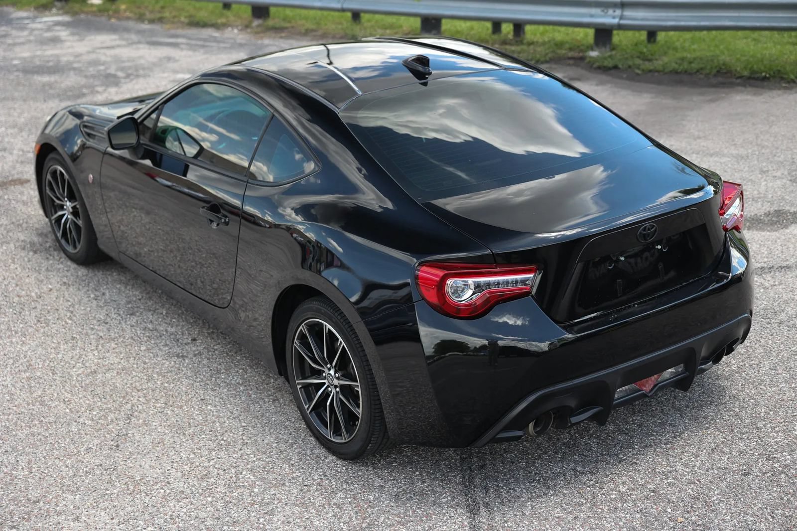 Used 2017 Toyota 86 RWD image 4