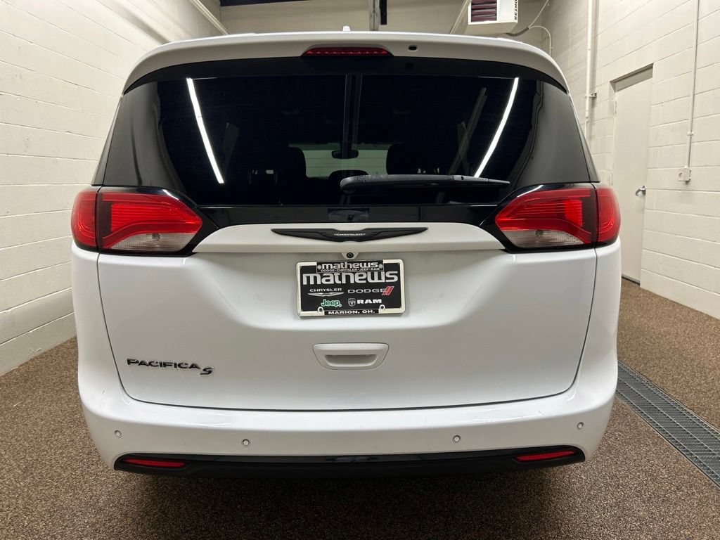Used 2019 Chrysler Pacifica Touring Plus w/ S Appearance Package FWD image 3
