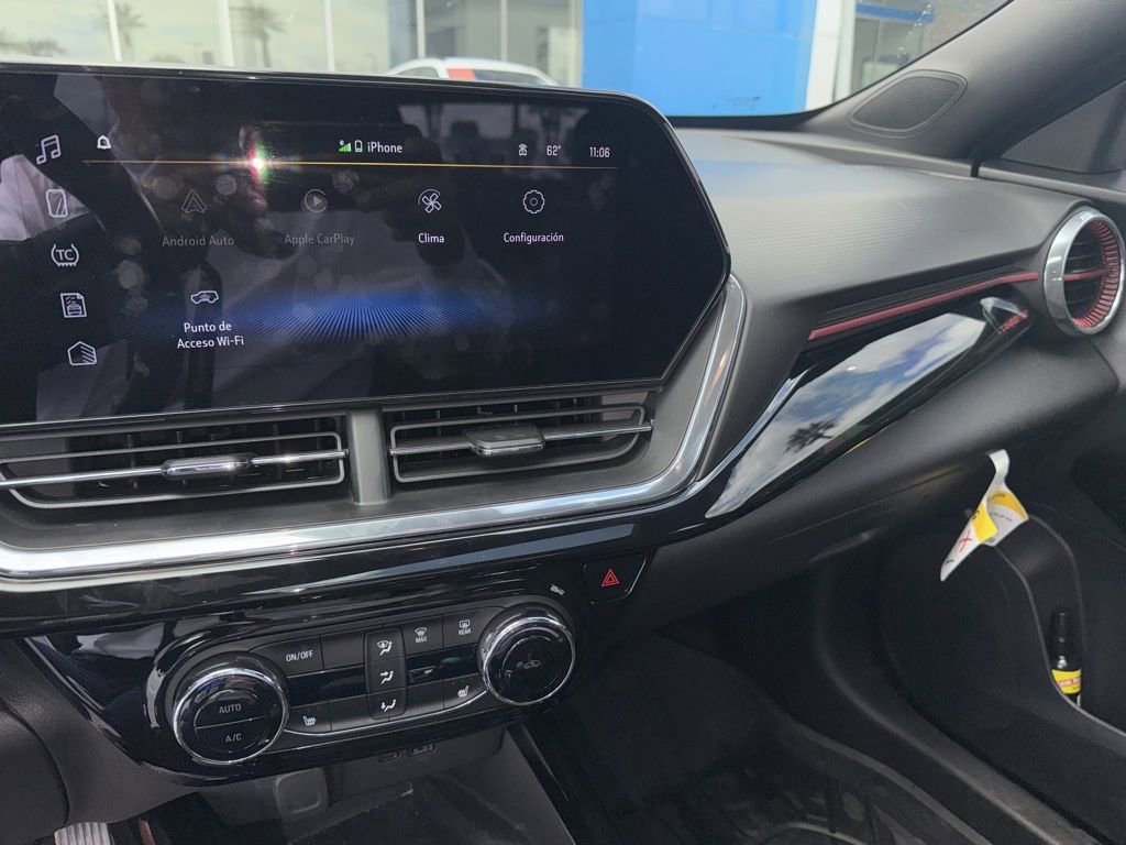 Certified 2025 Chevrolet Trax RS w/ Sunroof Package FWD image 39