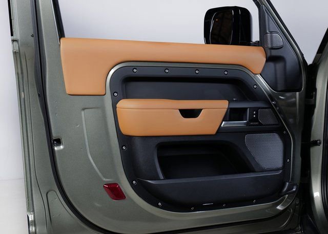 Used 2021 Land Rover Defender 90 X image 26