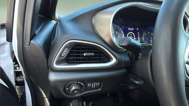 Used 2025 Chrysler Pacifica Select FWD image 21