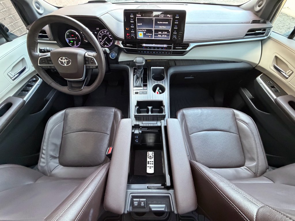 Used 2022 Toyota Sienna Platinum w/ Protection Package (TMS) image 37